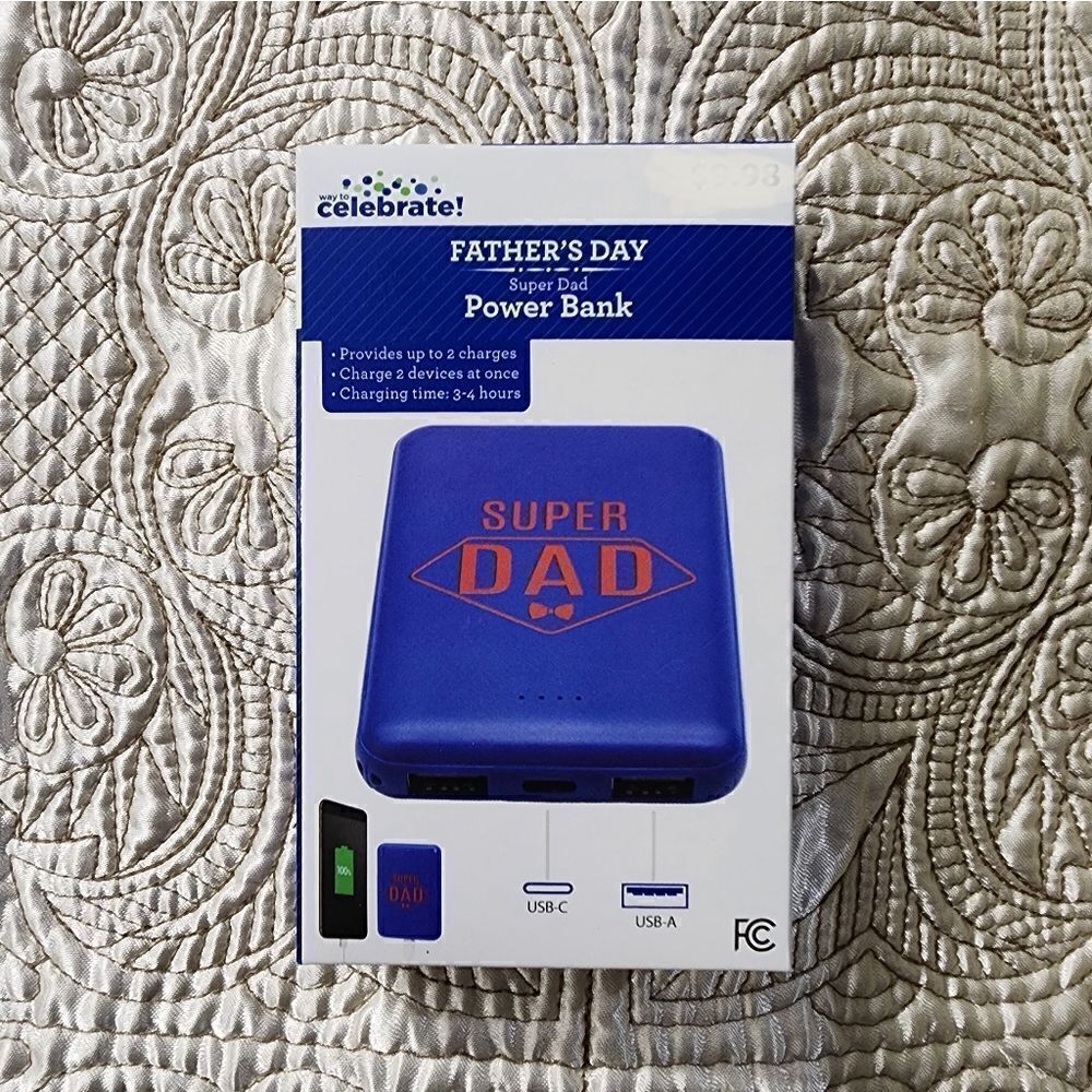 NWT Black Power Bank "SUPER DAD", 500 mAh battery capacity, Compact and portable